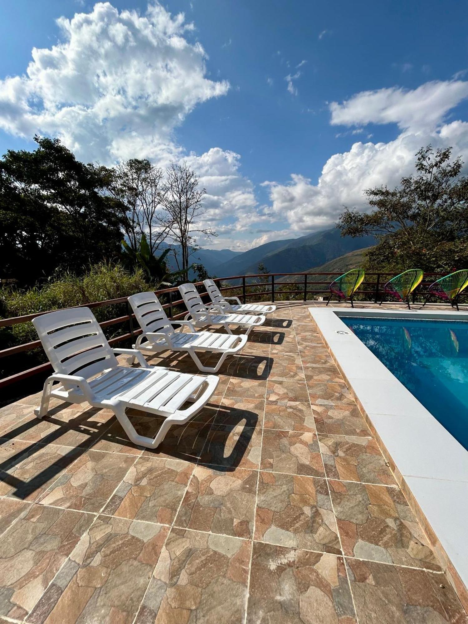 Villa Camila Hostel Coroico Εξωτερικό φωτογραφία