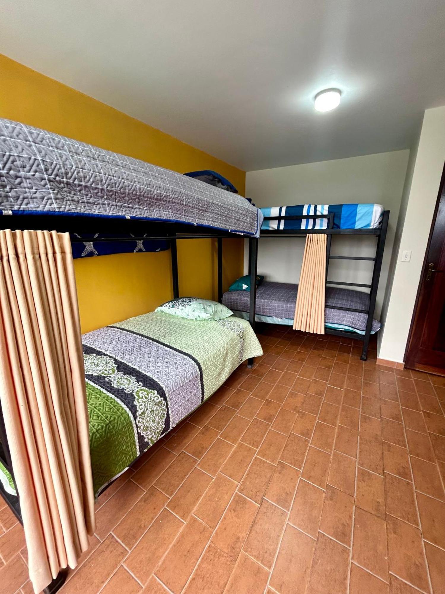 Villa Camila Hostel Coroico Εξωτερικό φωτογραφία